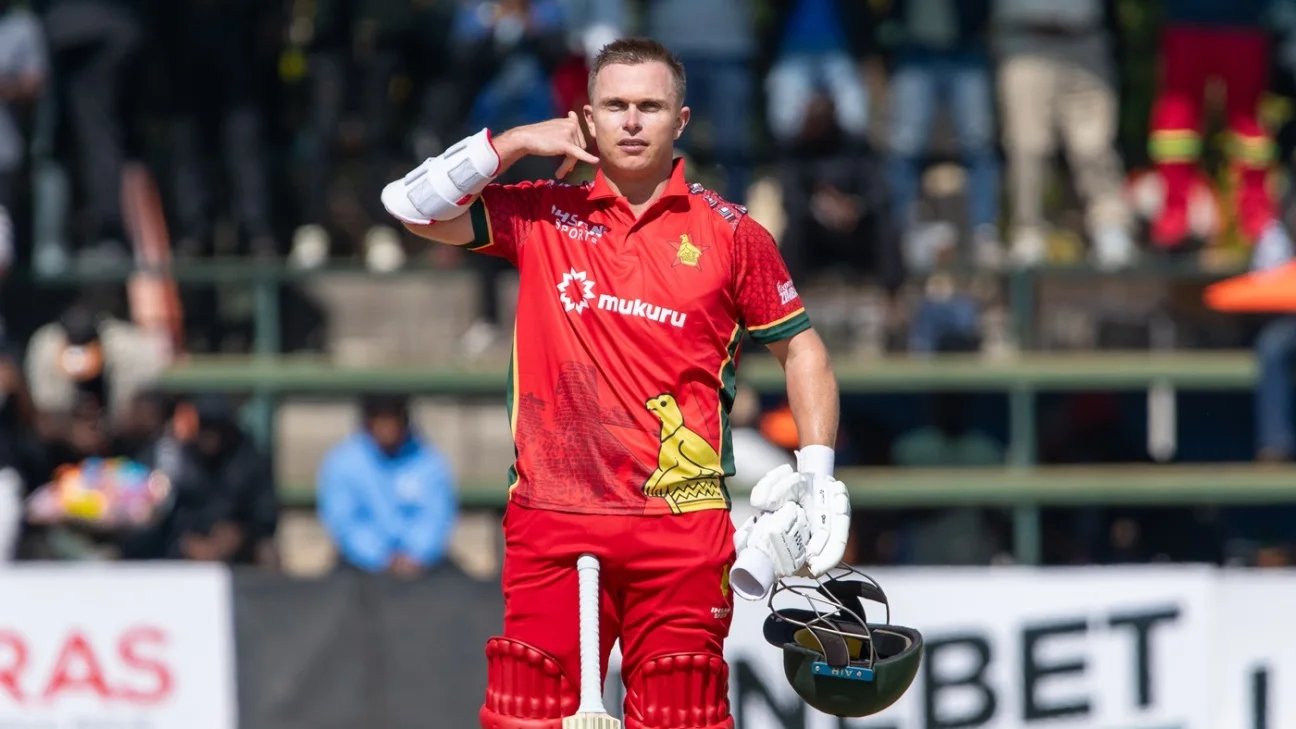 Ben Curran bats through 50 overs for 111* as Zimbabwe post 247