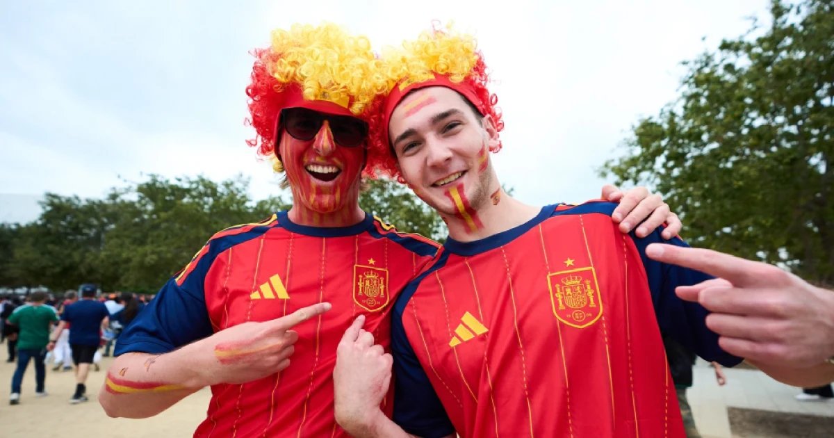 ¡Olé! España prende a la afición en California con gol de Oyarzabal