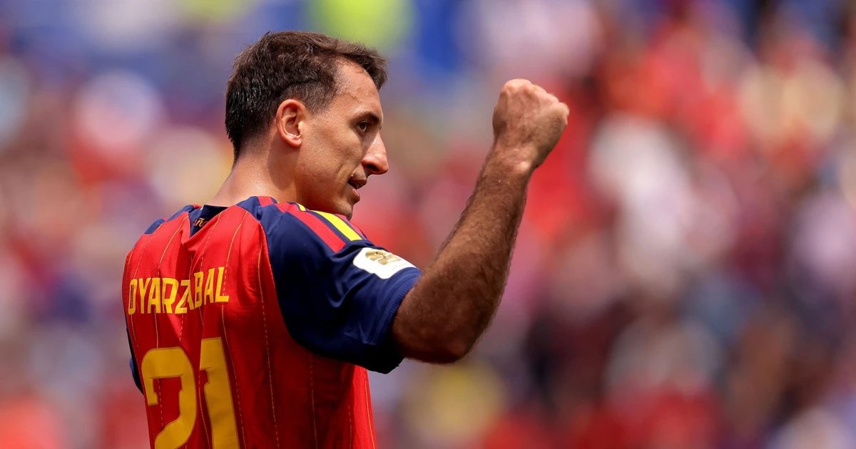 Oyarzabal y De la Fuente celebran el pase de España rozando la perfección ante Austria