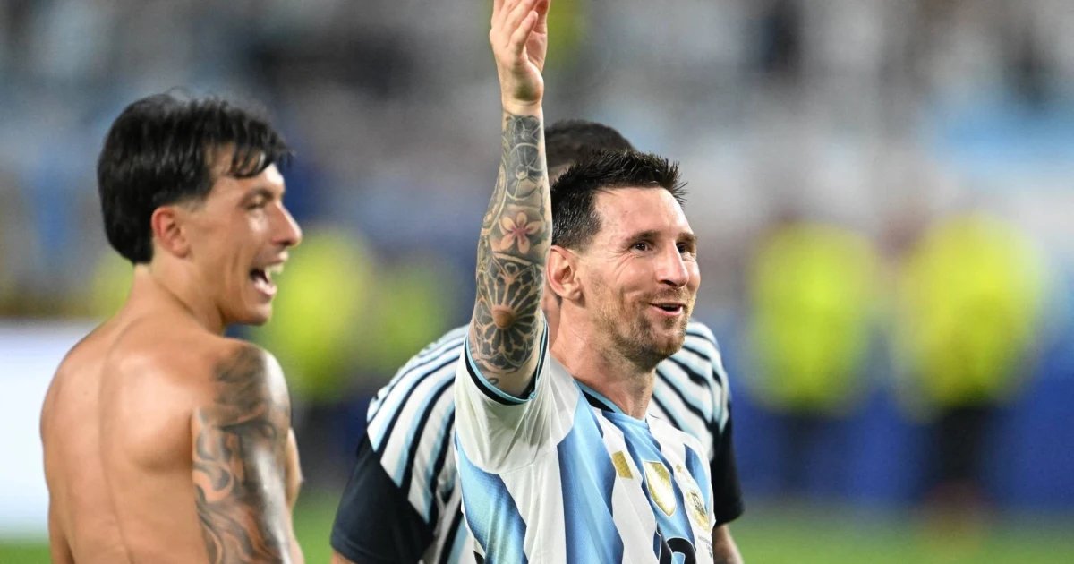 Messi en modo hincha: canta “La cumbia de los trapos”con la afición argentina tras el pase a 8vos