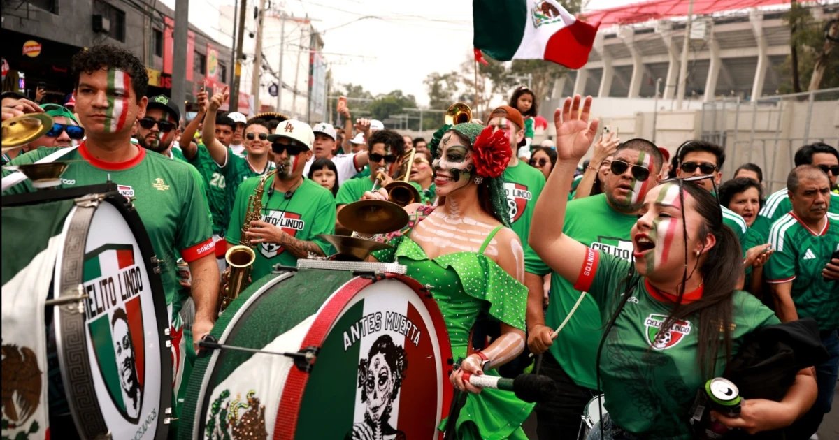 La pasión y el color la aportaron los hinchas de Noruega, Brasil, Inglaterra y México