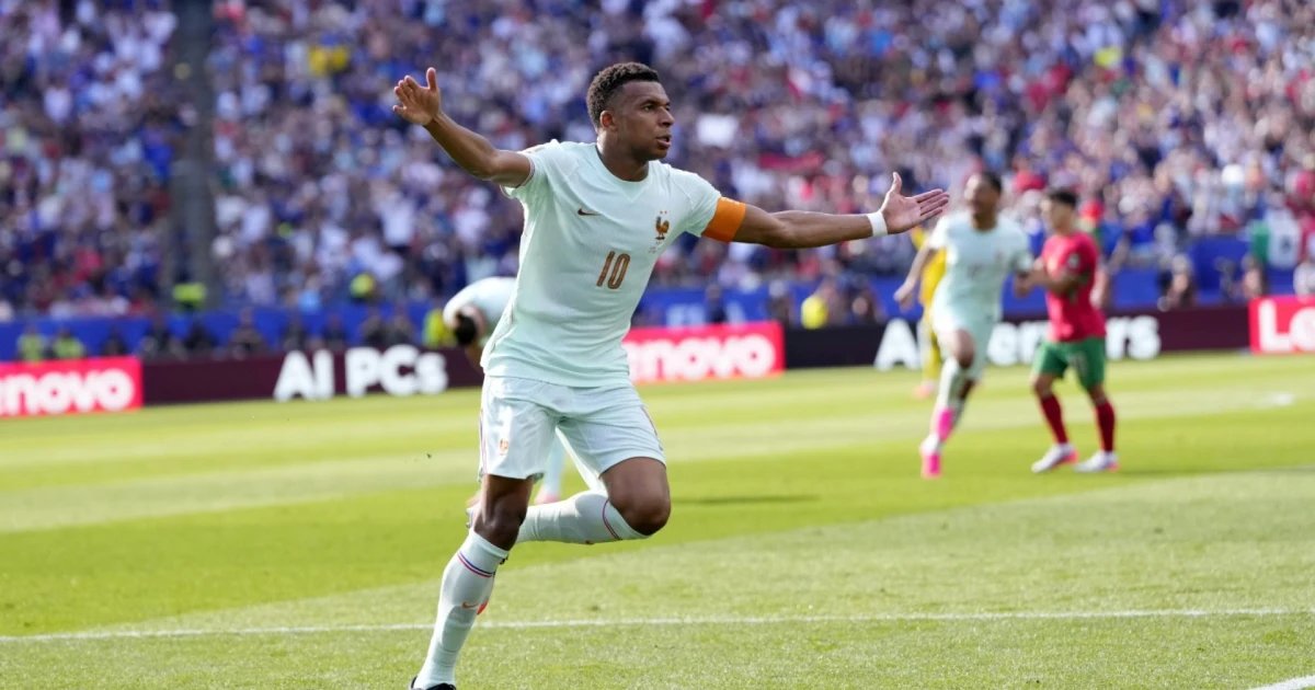 Mbappé y Dembélé brillan con golazos en la victoria de Francia sobre Marruecos.