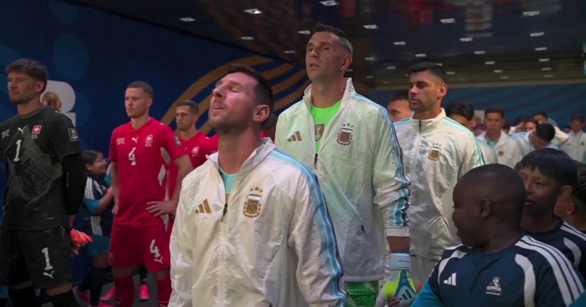 La emotiva arenga del “Dibu” Martínez antes de saltar a la cancha: “Con el corazón hoy, solo eso”