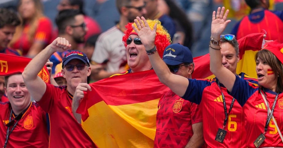 España pone el primero y la hinchada hace vibrar todo Texas con el gol de Oyarzabal