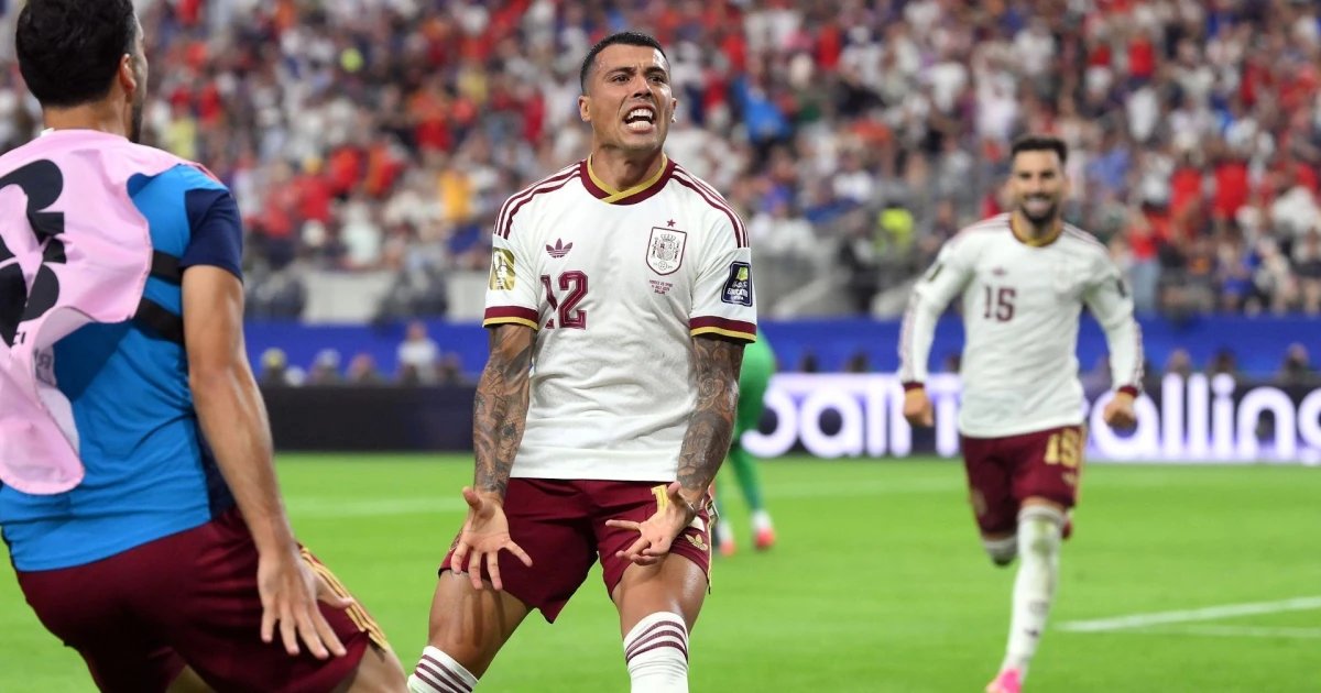 Pedro Porro se escapa y define como crack para el 0-2 de España sobre Francia