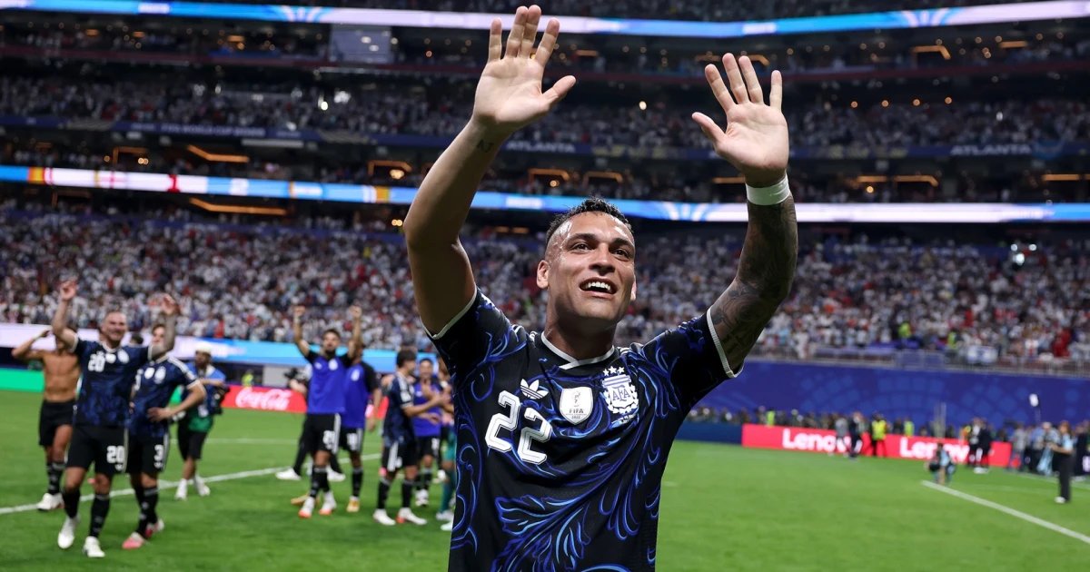 Scaloni y un emocionado Lautaro festejan el pase a la final, mientras Harry Kane lamenta la derrota