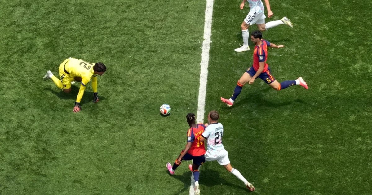 El gol de Merino y la garra de Argentina marcaron los cuartos de final