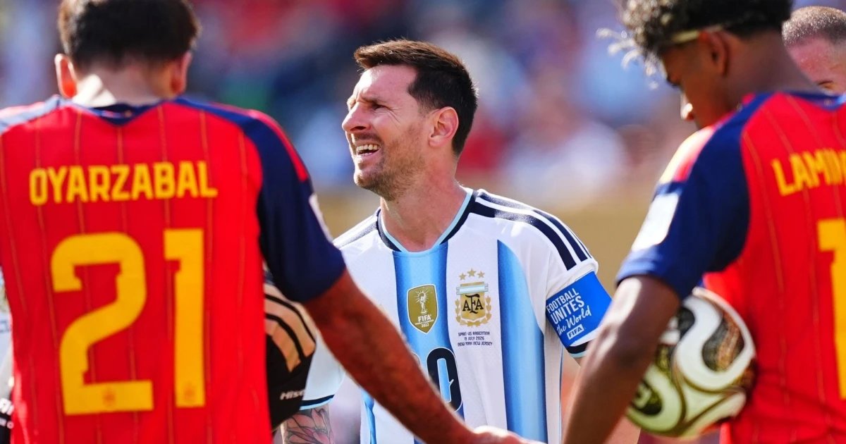 Se calienta la final: Roja para Enzo Fernández y fuerte cruce entre Messi y Cucurella