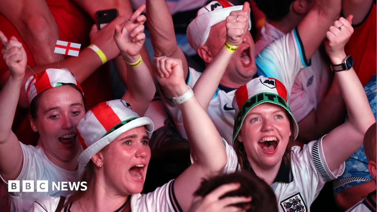 Starmer hints at bank holiday if England win World Cup