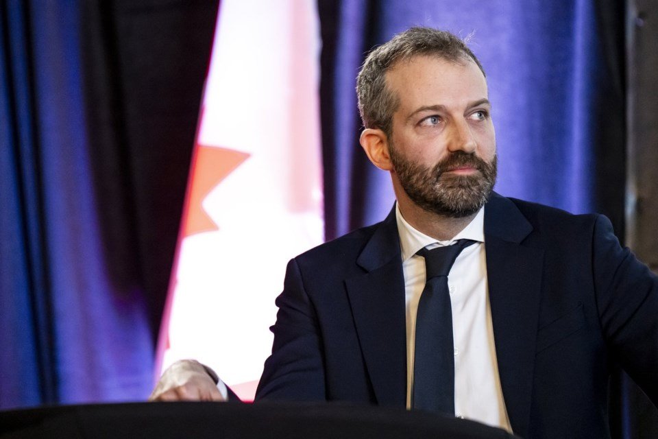 Feds say they'll simplify procurement to get more contracts to small businesses