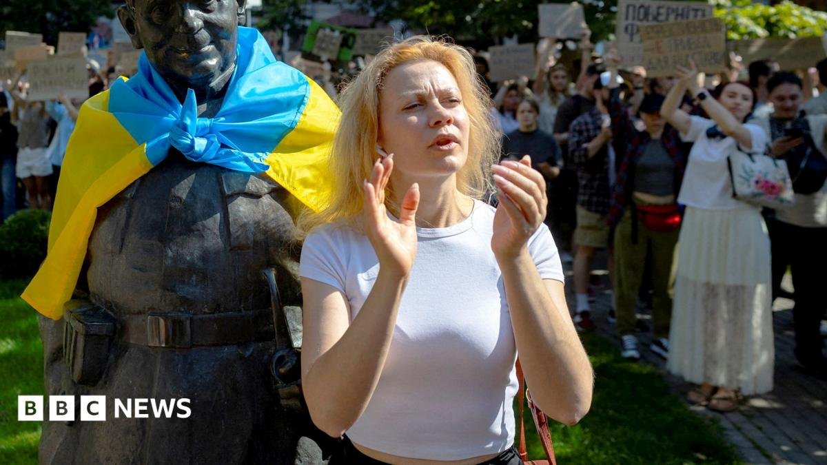Protests in Ukrainian cities against Zelensky’s removal of defence minister Fedorov