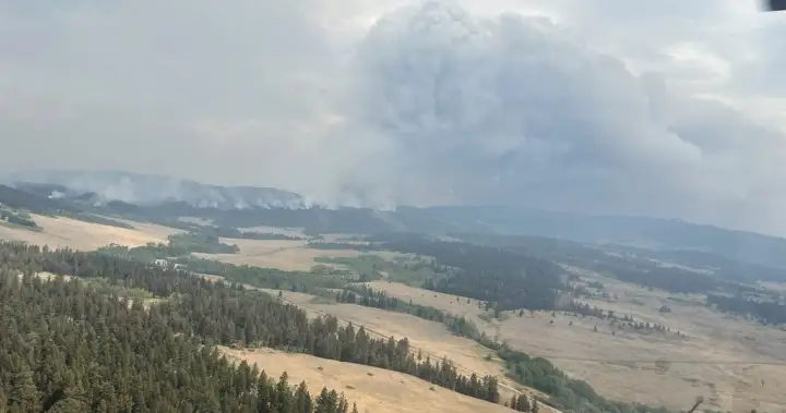 Wildfires near Clinton, B.C. merge, stretching nearly 670 square kilometres