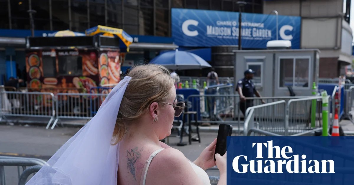 Taylor Swift fans brave the New York heat to be (at least somewhat) near wedding to Travis Kelce | Taylor Swift