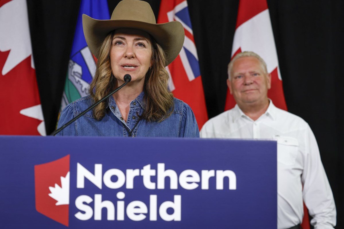 Premiers Smith, Ford unveil proposed west-east oil pipeline route