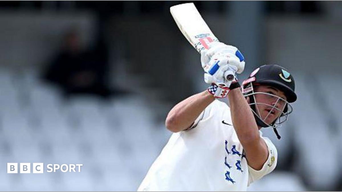 Tom Clark: Sussex batter agrees new one-year contract at Hove