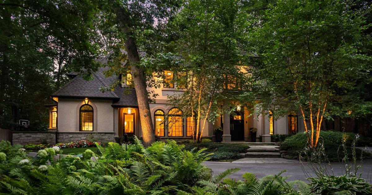 This $5-million Mississauga mansion with a custom pool is on the market at a discount