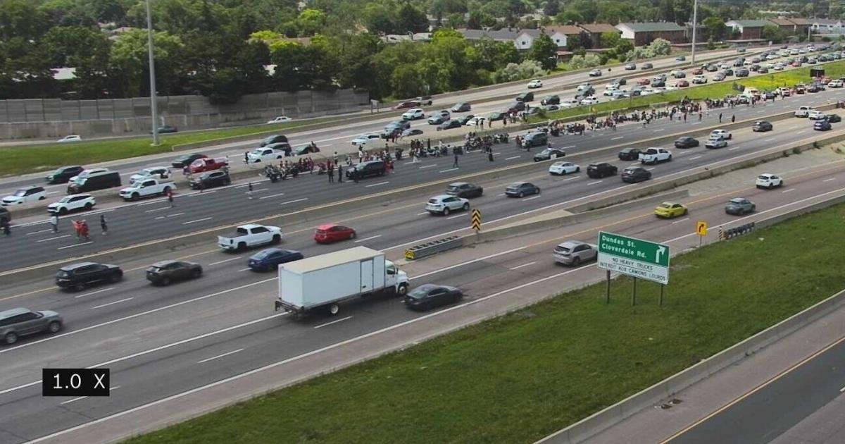 Ronaldo fans block Toronto highway to see World Cup Portugal team bus