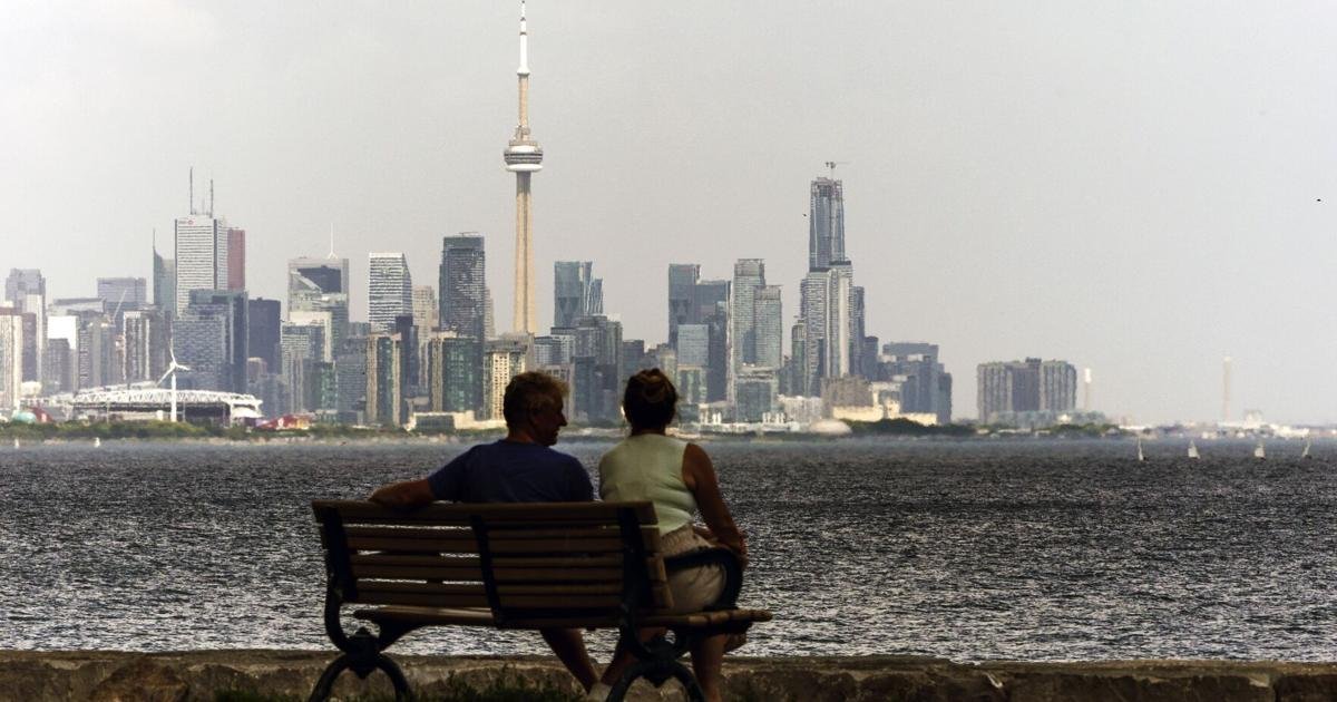 Heat warning issued for Toronto and area with temperatures set to reach 36 C