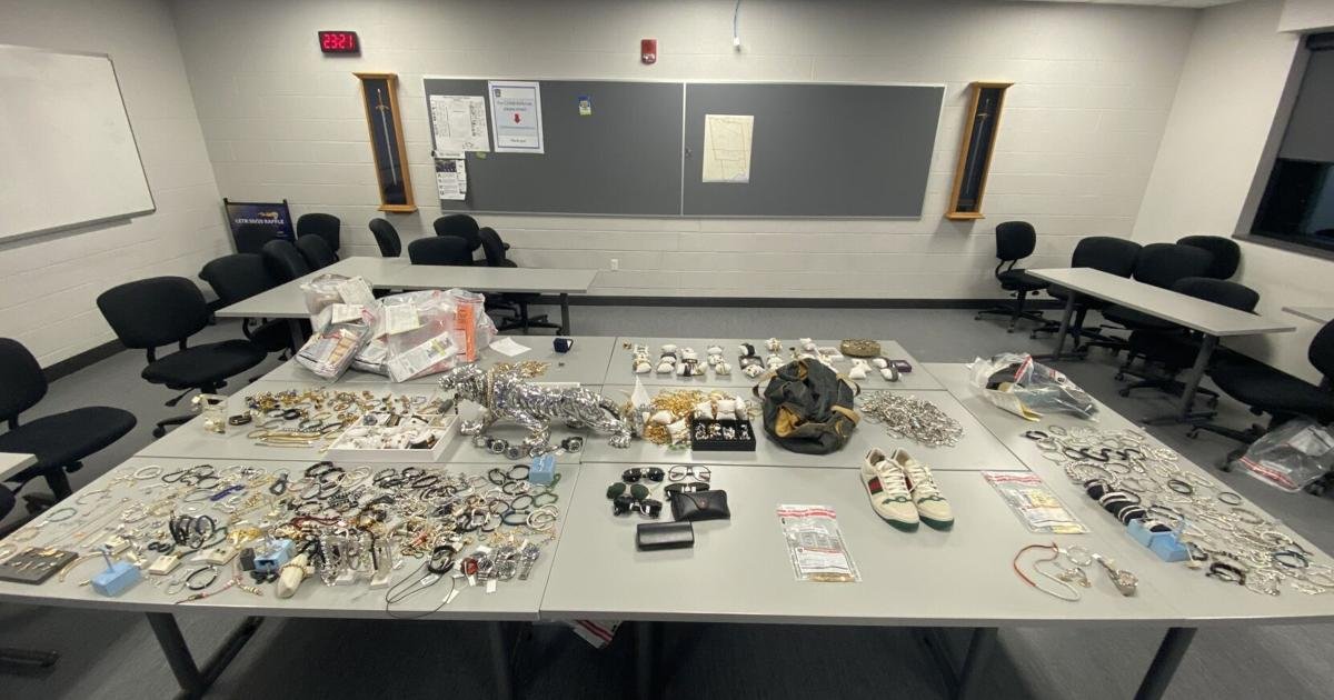 One person stole $1 million worth of jewelry from Holt Renfrew at Mississauga's Square One, police say