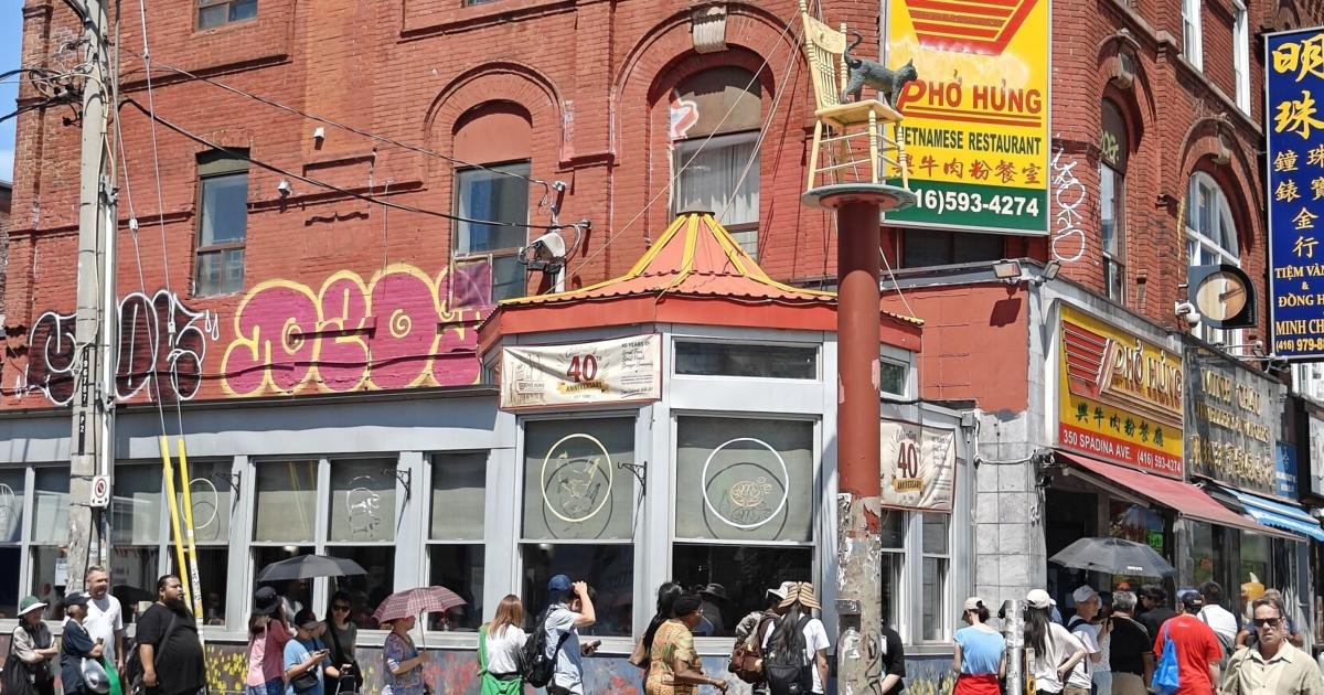 Hot food on a hot day? These Torontonians say yes — but what does the science say?
