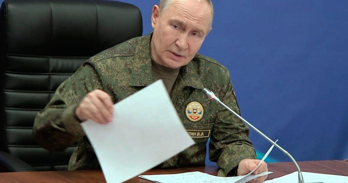 1 killed in attack on Crimea as Putin and Zelenskyy hold separate Trump calls