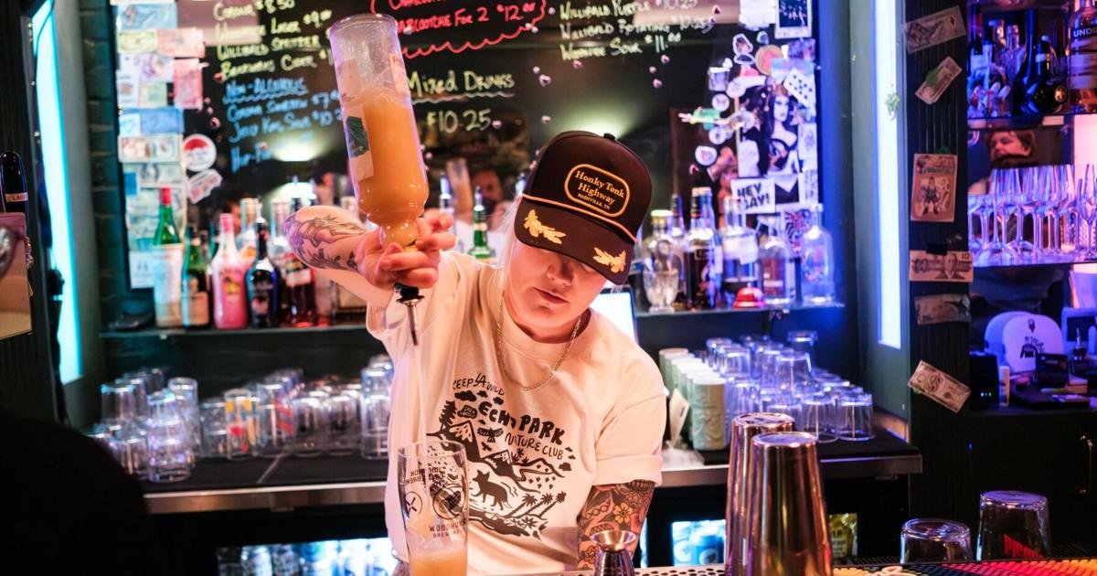 Should Toronto bars stay open until 6 a.m.? One city councillor is proposing just that