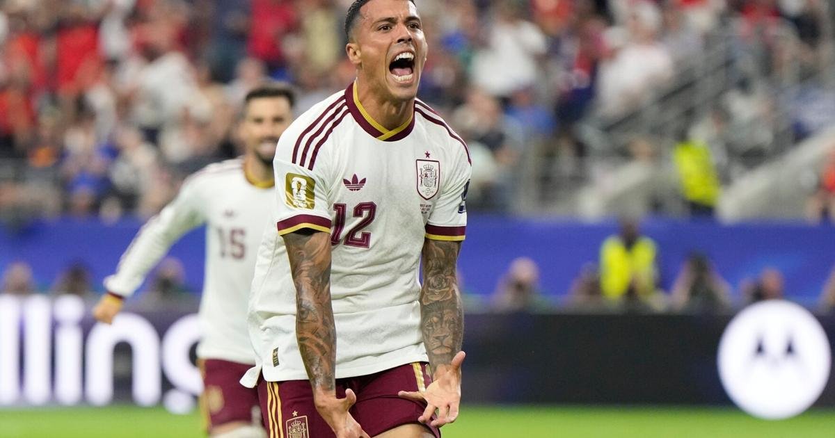 Spain takes 1-0 halftime lead over France in World Cup semifinals