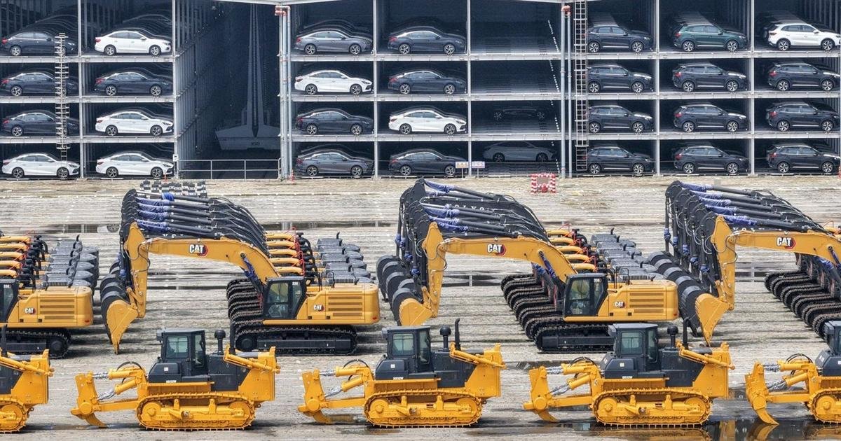China's economy slows to 4.3% annual pace of growth in April-June