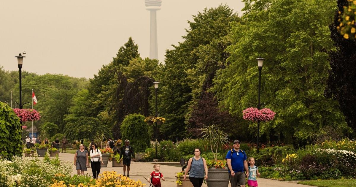 Toronto air quality live: High-risk conditions linger Friday; Outdoor pools closed, beach supervision suspended; Here's when it could get better