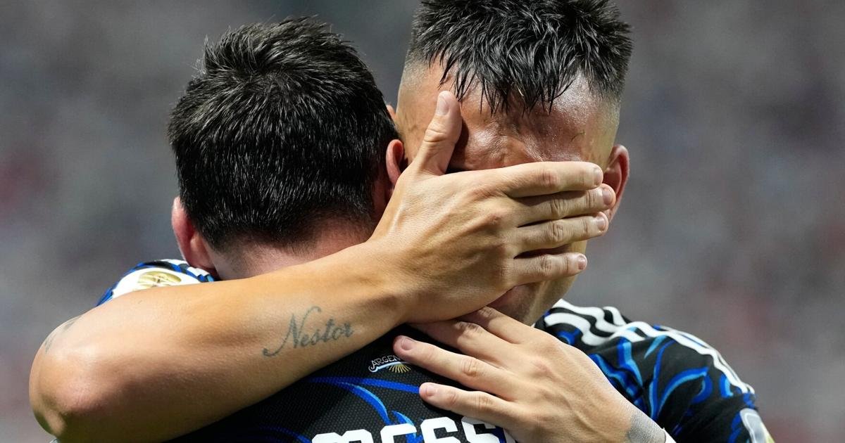 Argentina wins the war as England retreats and Messi attacks