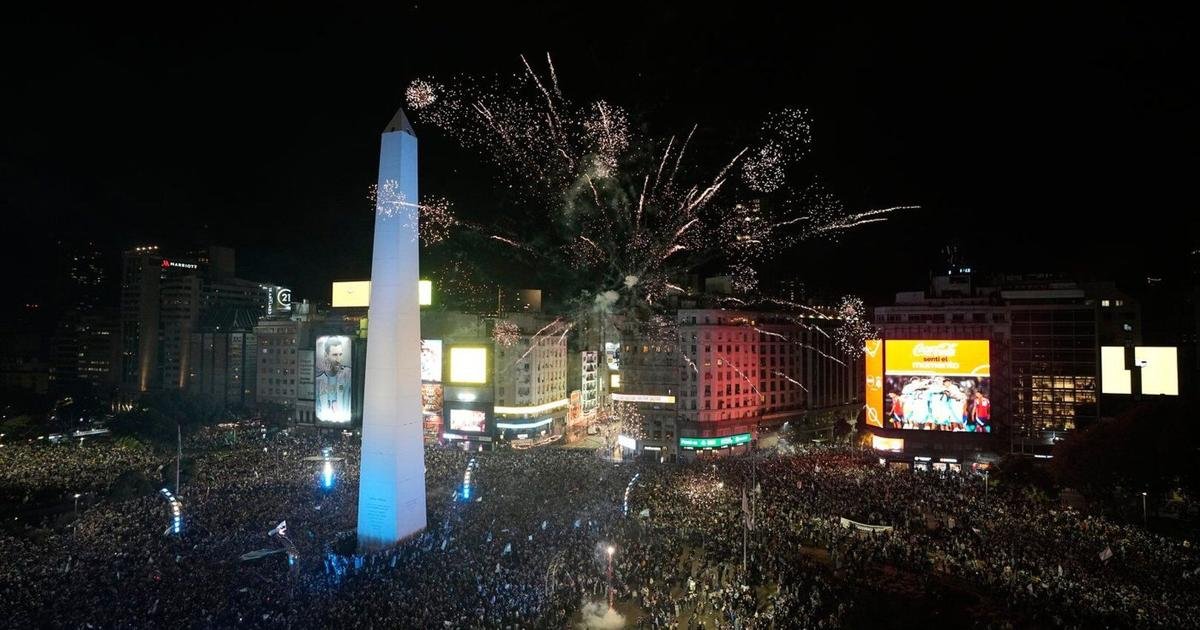 Tens of thousands of Argentine soccer fans celebrate their team’s World Cup semifinal victory