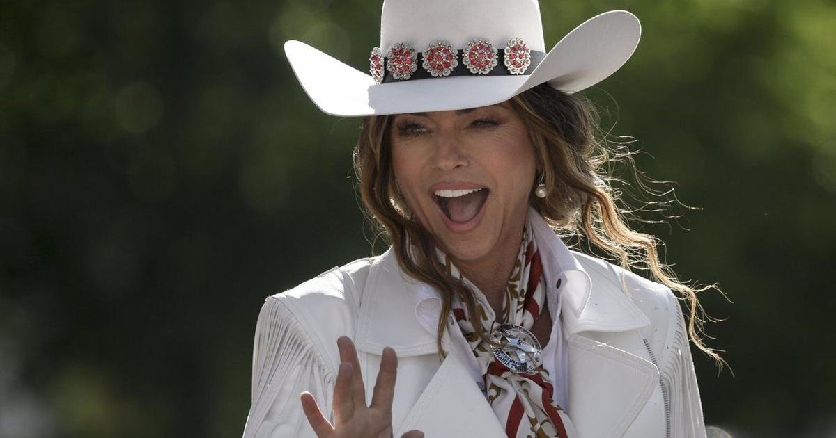 ‘I've finally made it to the Horseshoe’: Shania Twain plays Toronto bar that once eluded her