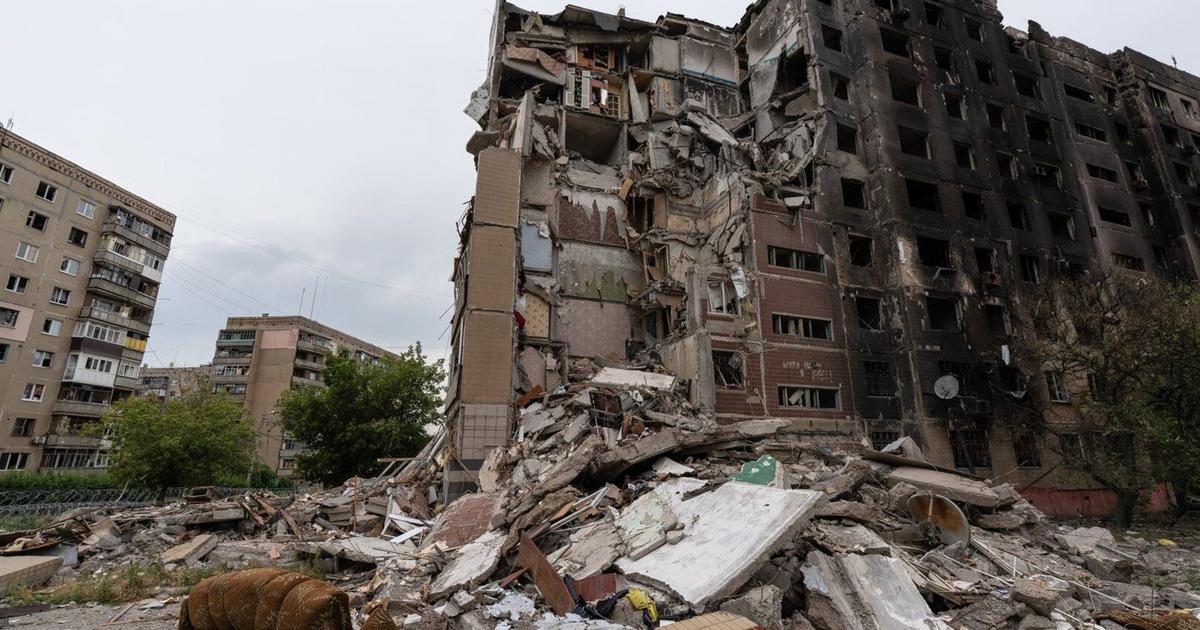 2 dead in Ukraine from Russian attacks, 4 more in Russian-held area hit by Ukrainian drones