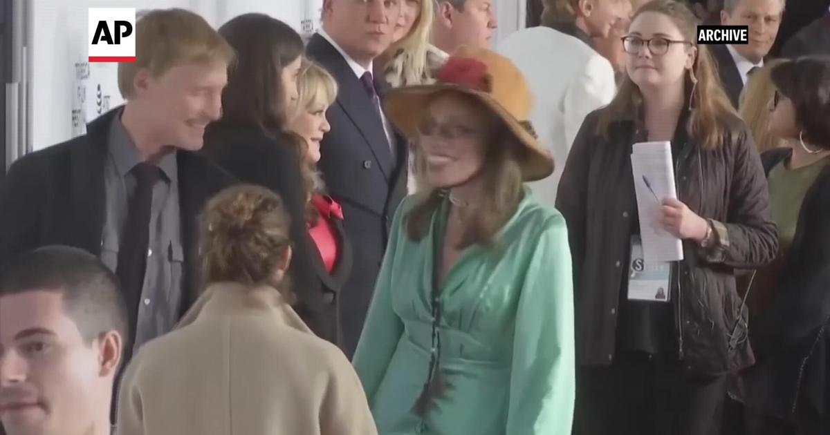 Carly Simon has been diagnosed with Parkinson's disease, treated for skin cancer