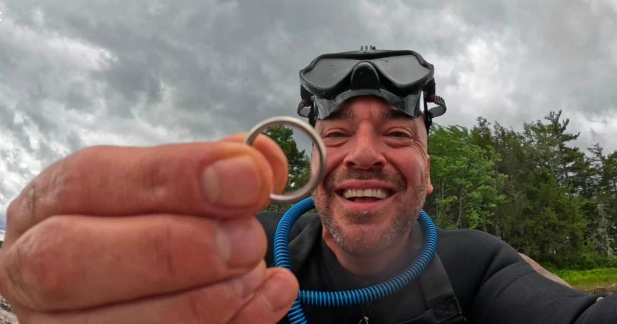 N.S. metal detector operator dives to find Louisiana man’s submerged wedding band