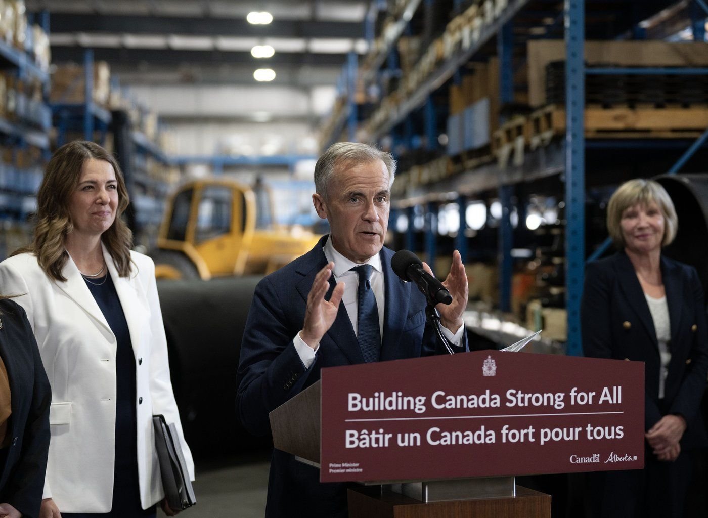 Canada, Alberta and Pembina emerge as proponents of new bitumen pipeline