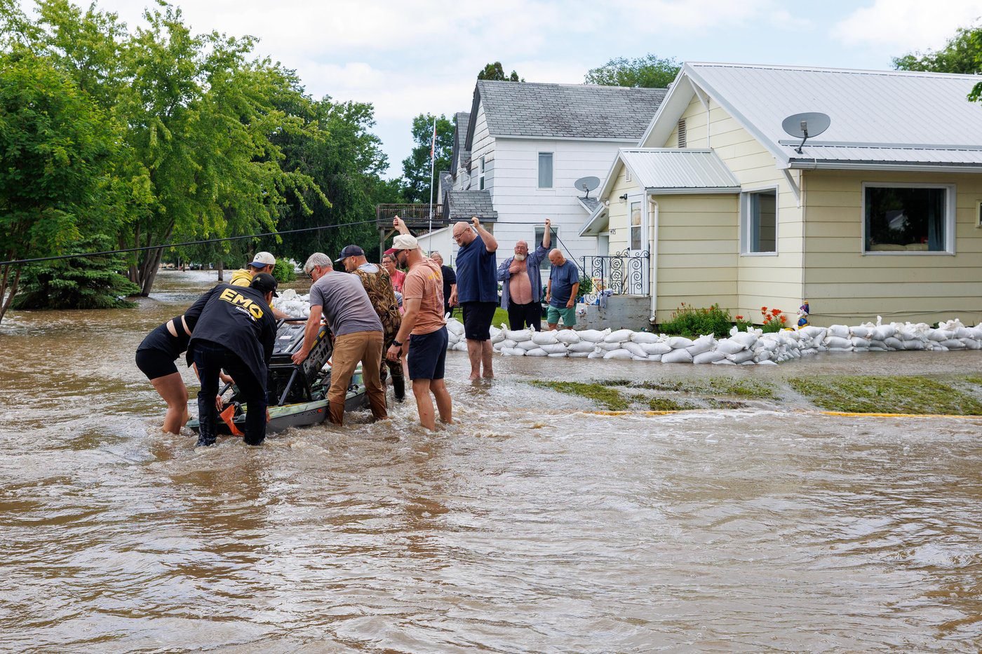 ‘The light at the end of the tunnel is very far away:’ mayor of flooded Manitoba town