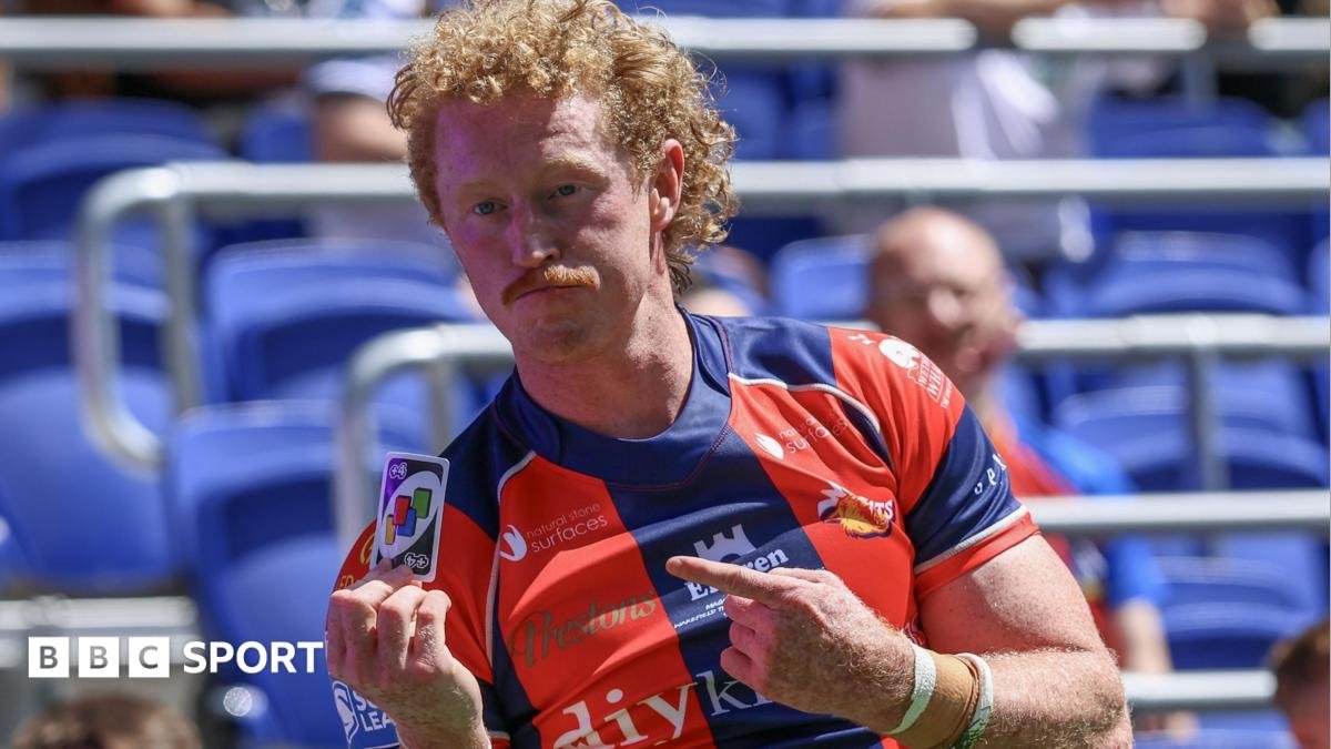 Super League: Wakefield Trinity 48-6 Castleford Tigers – nine-try Trinity boost top-four hopes