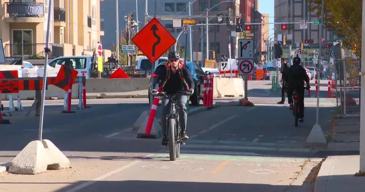 Alberta government creates bike lane complaint line ahead of fall legislation