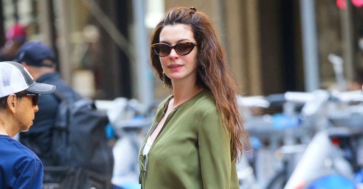 Not a Flip-Flop—Anne Hathaway Found the Perfect Summer-in-the-City Shoe