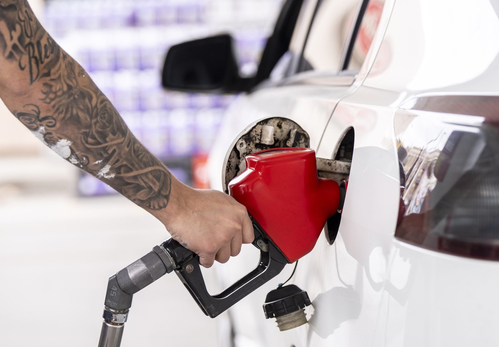 Lower gas prices bring inflation down to 2.8 per cent in June: StatCan
