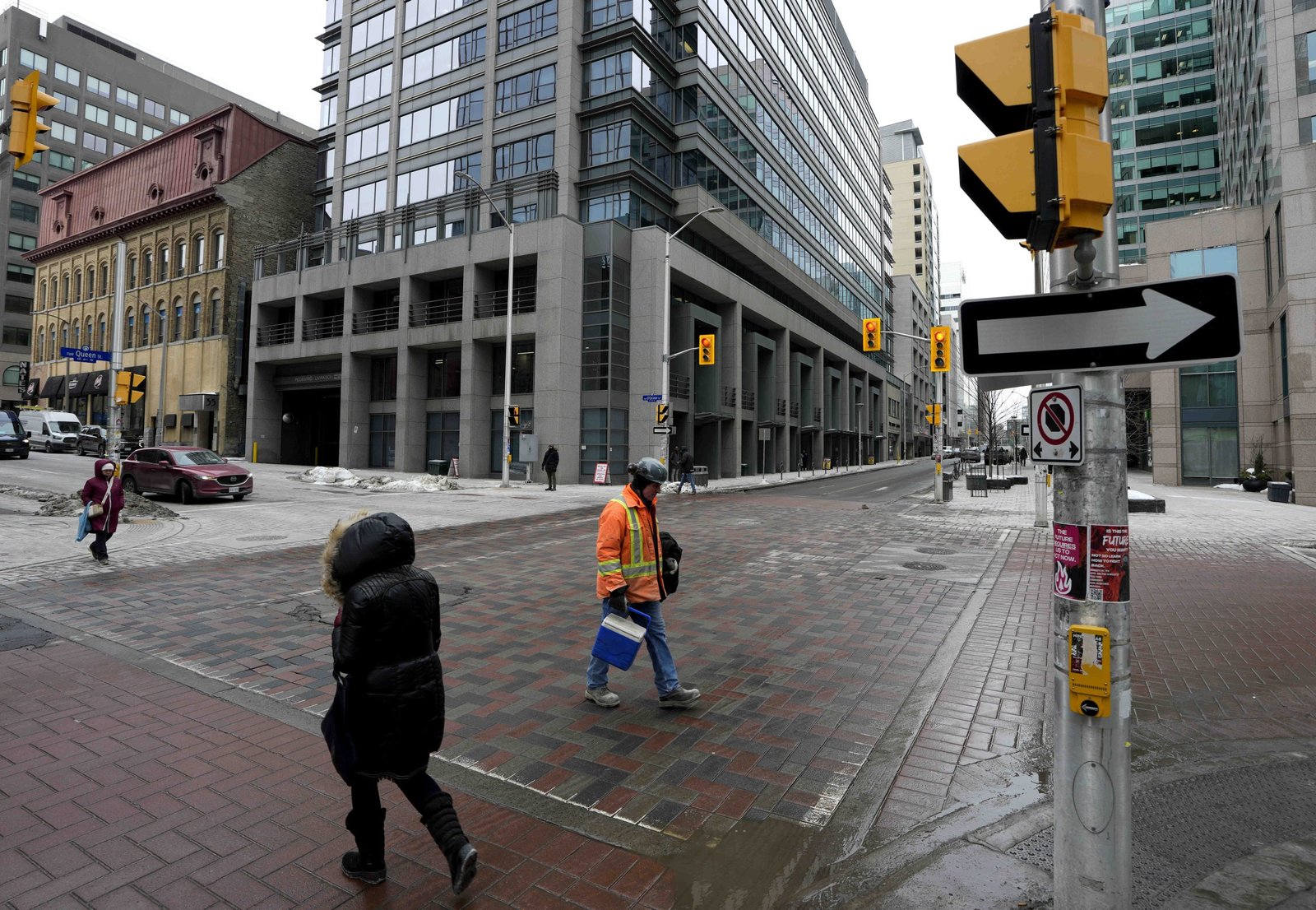 Office space scarce as federal public servants return to the office four days a week