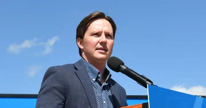 Dreeshen skirts questions about Alberta separation vote but says it’s an important topic