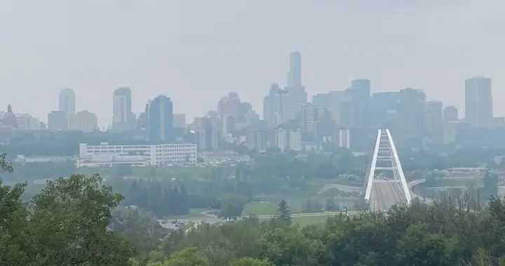 Edmonton organizations watch out for seniors during hot, smoky conditions