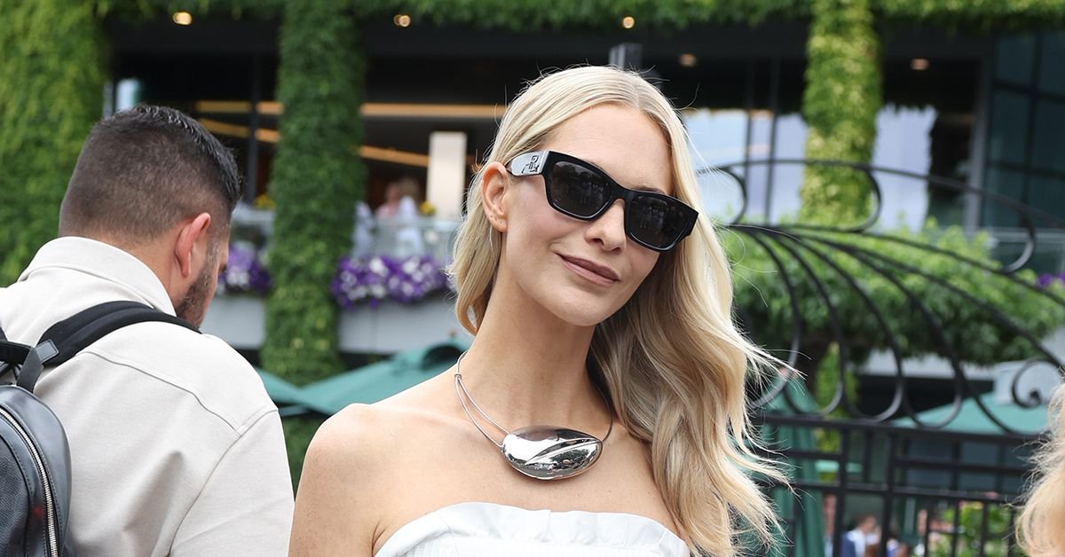The Elegant Way to Wear a Tube Top in 2026