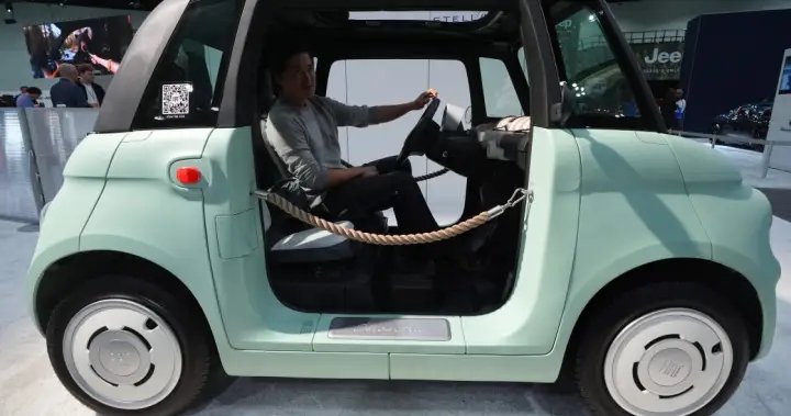 Stellantis says this tiny Fiat EV could come to Canada if there’s demand – National
