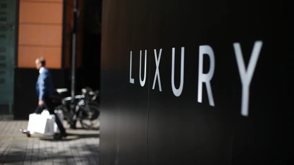 A Luxury Fashion Retailer in Bahrain Launches its AI Personal Stylist
