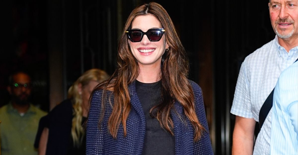 Anne Hathaway Swapped Flip-Flops For the Trending Closed-Toe Alt