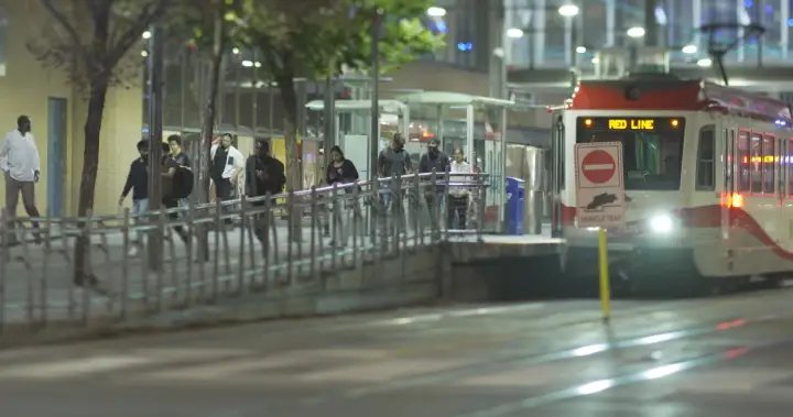 Calgary mayor floats extending 24-7 Stampede transit service year-round – Calgary