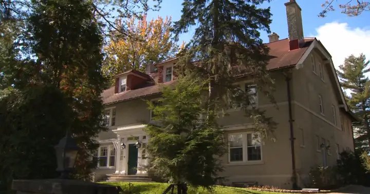 B.C. woman’s petition aim to stop funding home of federal opposition leader